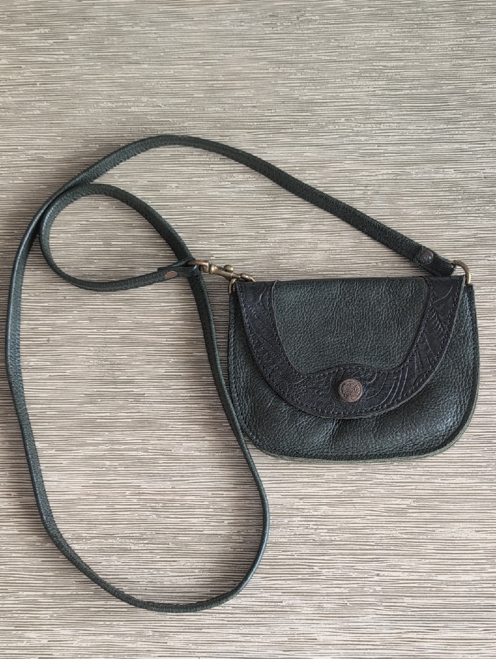 Vintage Leather Crossbody Mini  Purse Pouch Green-embossed- Unbranded